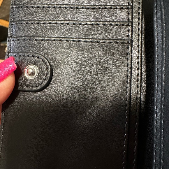 Michael Kors Wallet - Picture 9 of 11